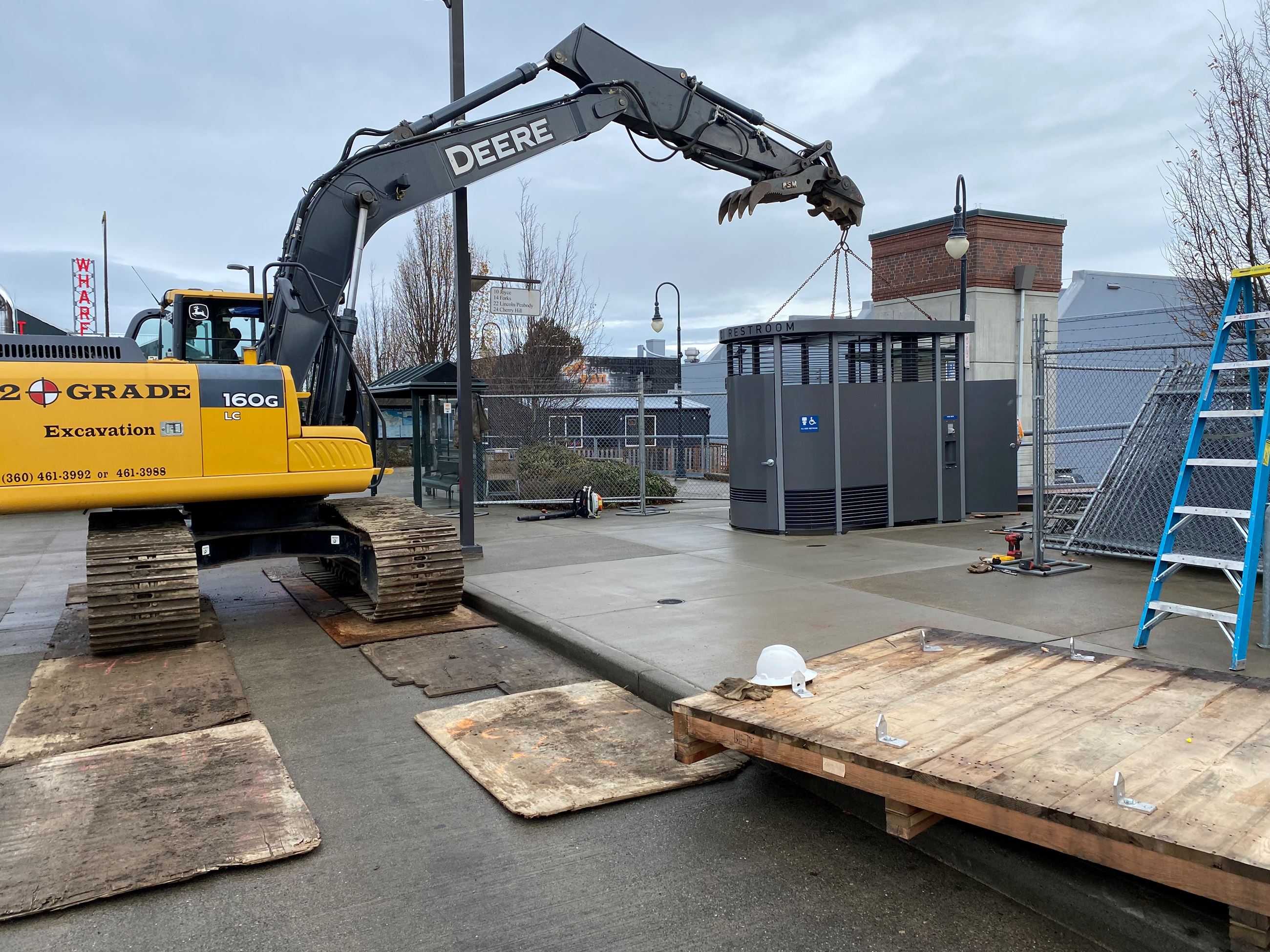 Portland Loo Installed at Gateway